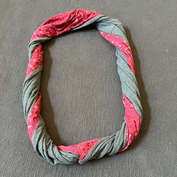 Eddie Bauer Two-Tone Infinity Scarf - Picture 9 of 9